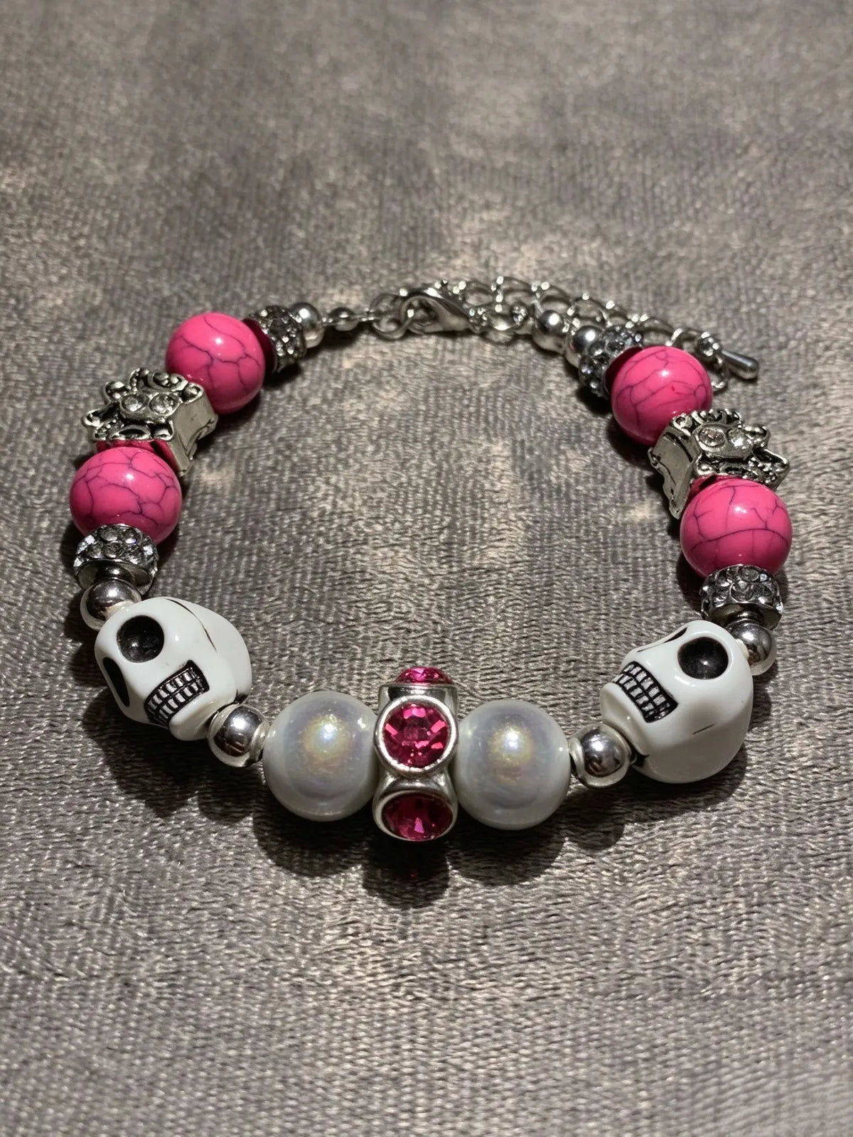 Gothic Skull Beaded Bracelet with Pink Stone & Faux Pearls, Adjustable Halloween Statement Bracelet for Women