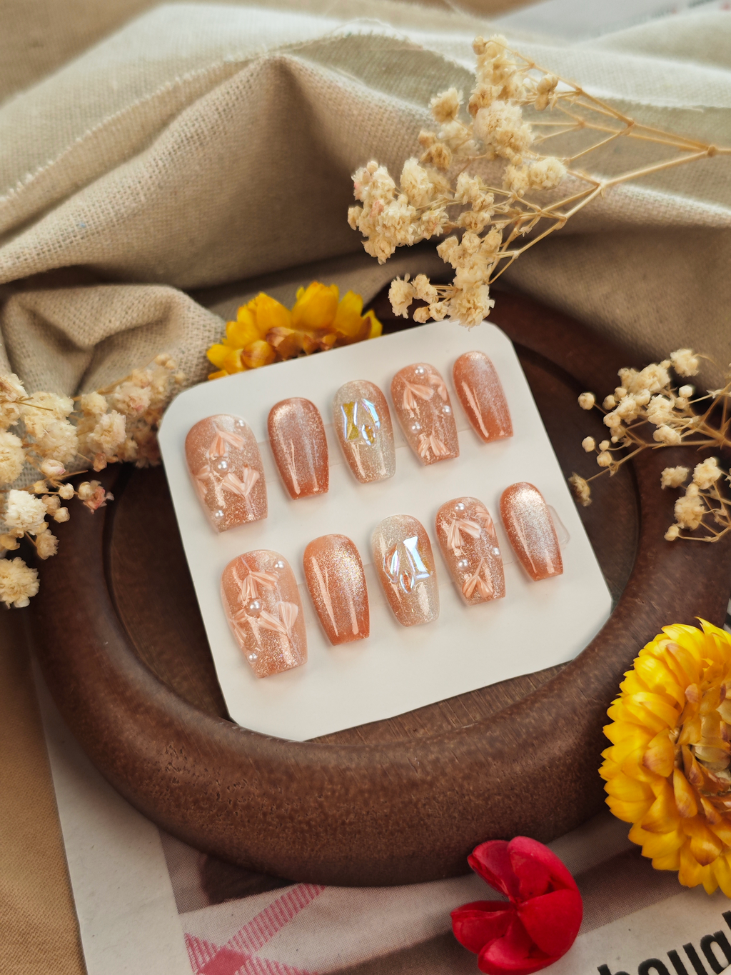 Peach Cat‑Eye Dried Flower Press On Nails