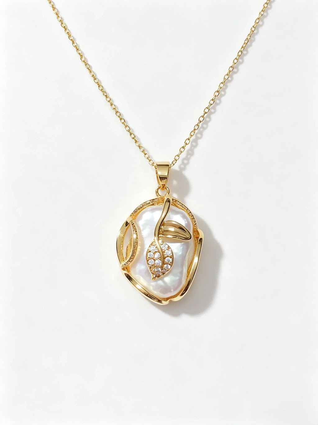 Leaf‑Accent Baroque Freshwater Pearl Pendant Necklace, Gold‑Tone Adjustable Collarbone Necklace for Women