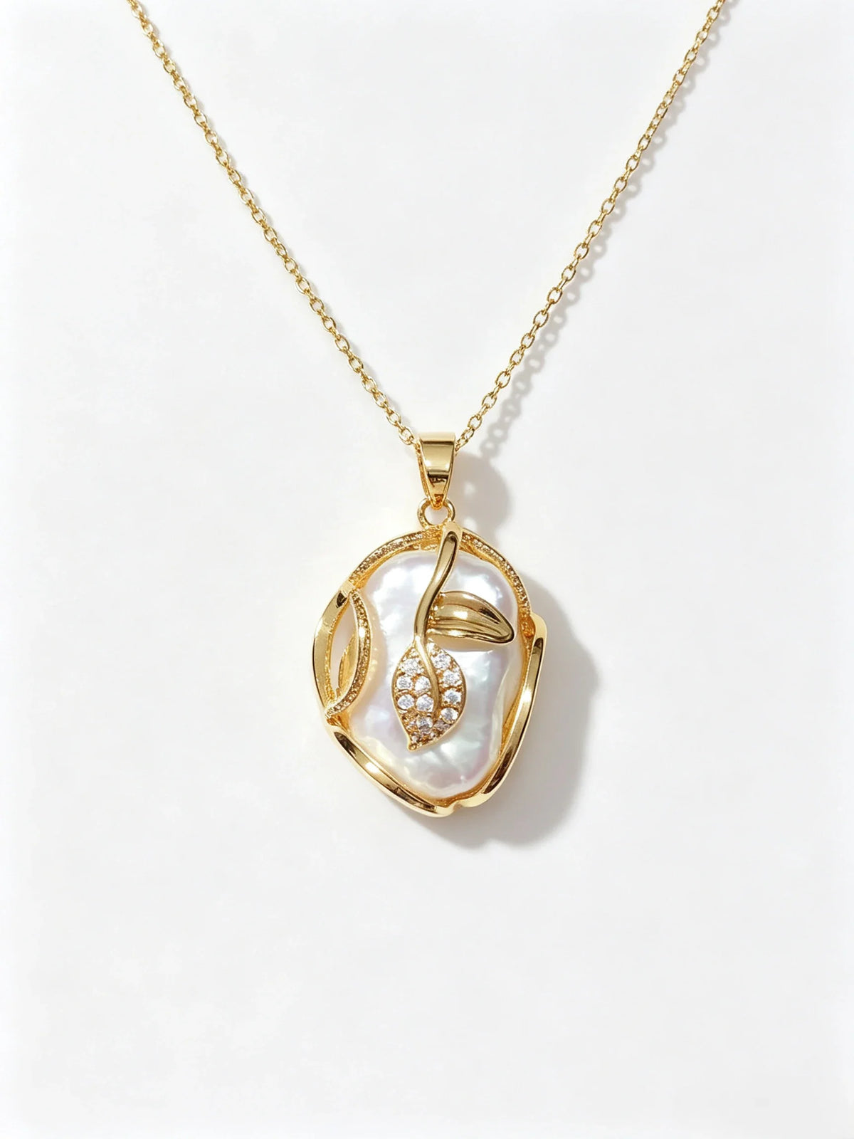 Leaf‑Accent Baroque Freshwater Pearl Pendant Necklace, Gold‑Tone Adjustable Collarbone Necklace for Women