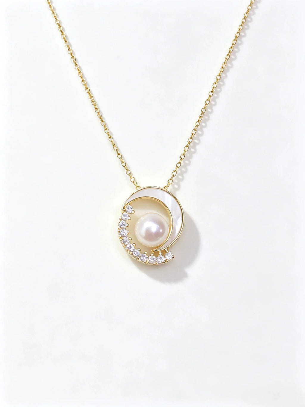 Crescent Moon Natural Freshwater Pearl Pendant Necklace, Mother‑of‑Pearl Inlay Dainty Gold Tone Necklace for Women