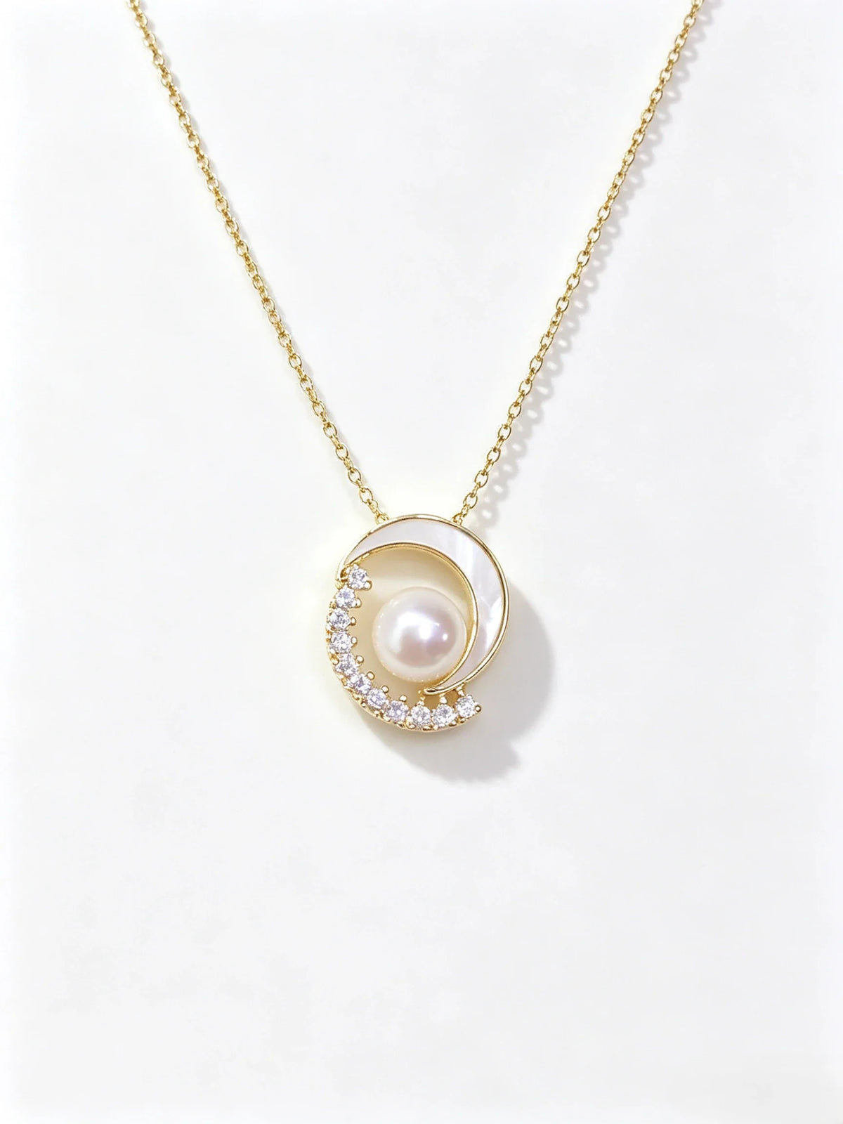 Crescent Moon Natural Freshwater Pearl Pendant Necklace, Mother‑of‑Pearl Inlay Dainty Gold Tone Necklace for Women