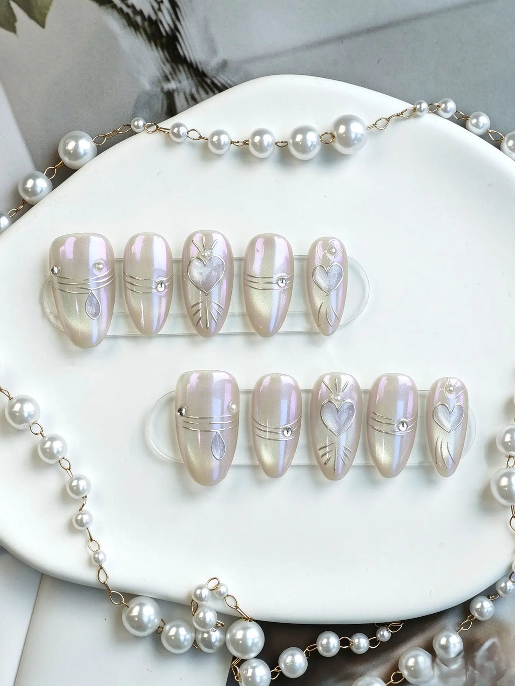 Aurora Shell Heart Short Oval Press On Nails