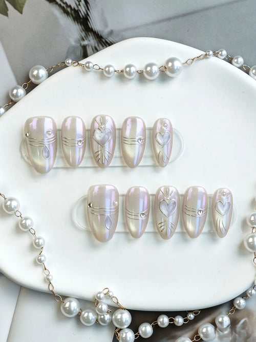 Aurora Shell Heart Short Oval Press On Nails
